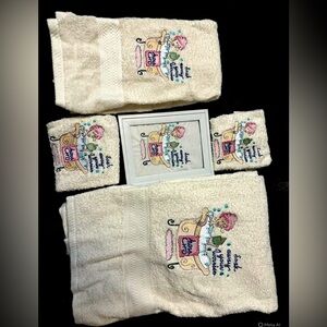 Handmade Embroidered Cream 7 Piece Bath Towel Set with Pink Bathing Design
